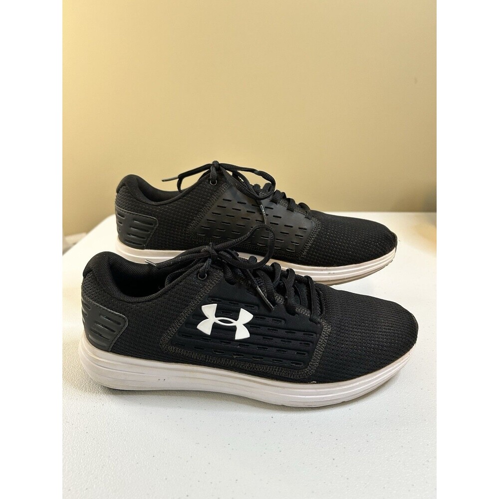 UNDER ARMOUR UA SURGE SE Mens SIZE 8.5 3021231-001 Black White